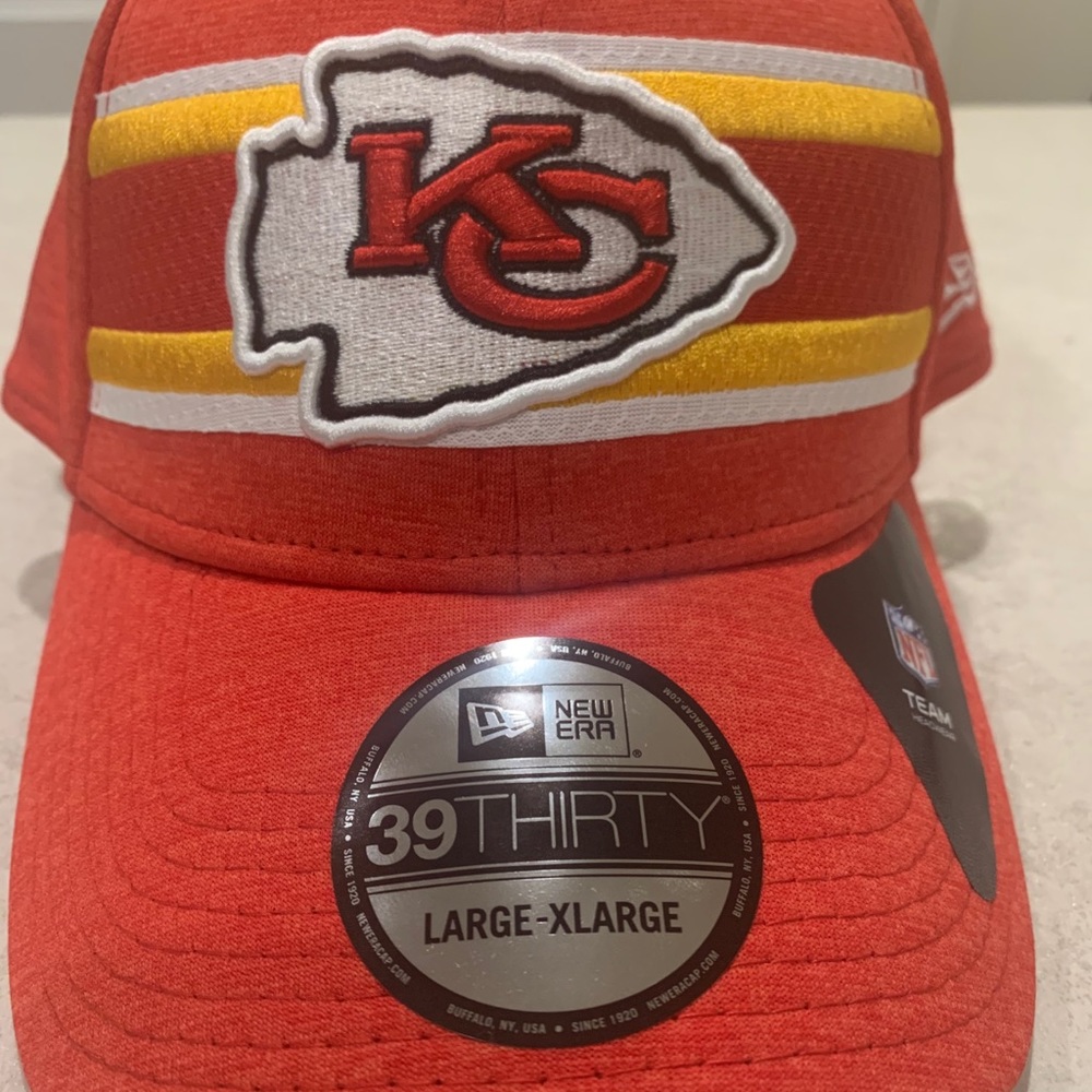 Brand NWT Kansas City Chiefs NFL LG/XL Fitted Hat